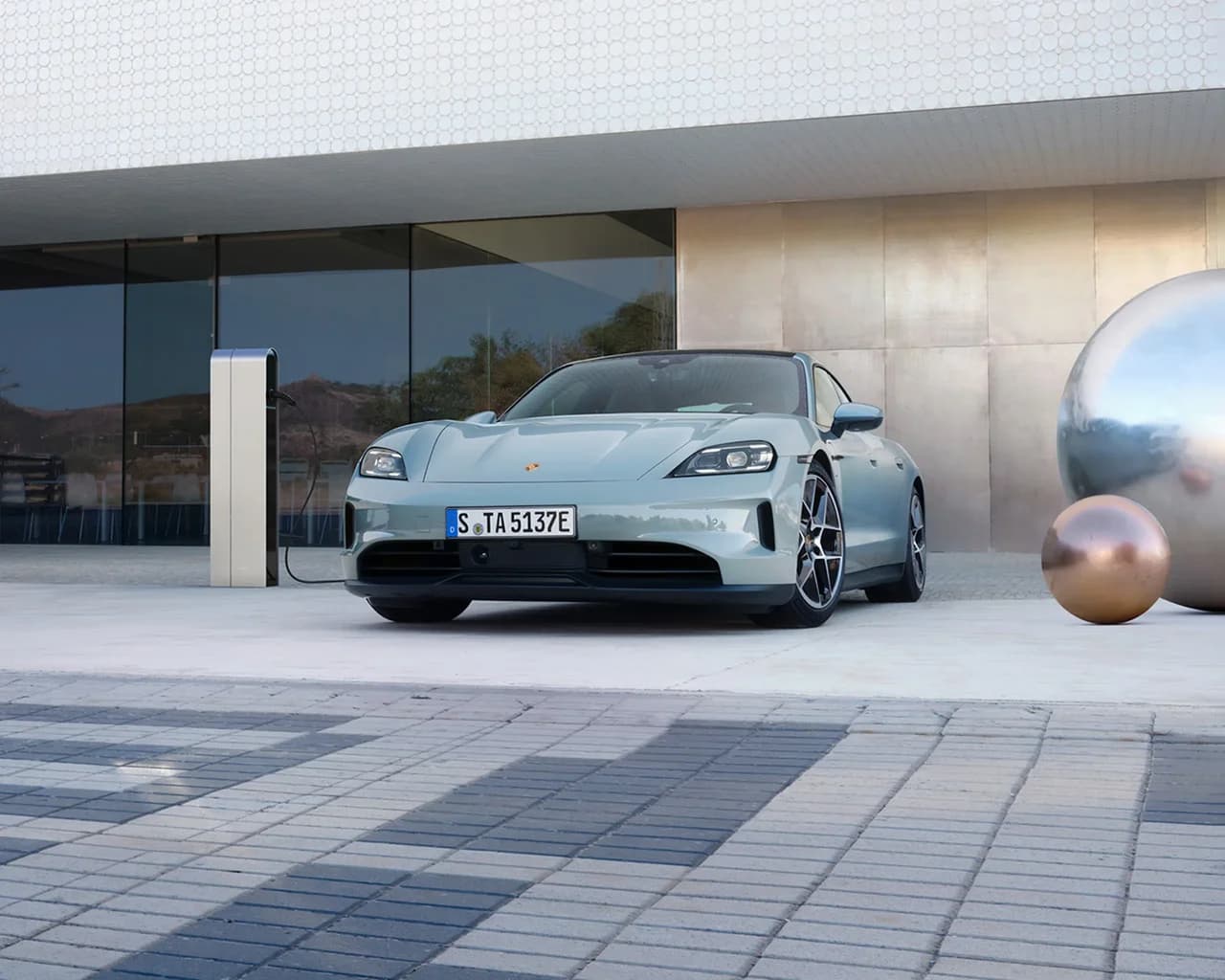 Luxury car video preview